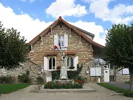 The town hall in Échouboulains