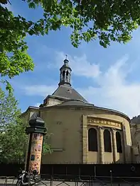 The 19th-century apse seen from Rue de Turbigo