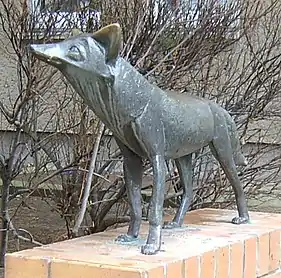 The fox by the sculptor Stephan Horota. It is located in front of the Hilde Coppi daycare centre in Rosengasse, Frankfurt. The sculpture, commission by the city council in the 1950's, is the only one the artist in Frankfurt