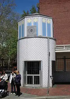 2nd Street elevator