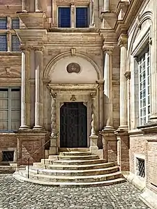 Door of hôtel d'Assézat.