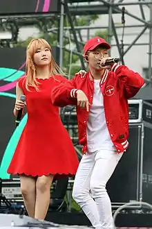L-R: Lee Su-hyun, Lee Chan-hyukAKMU at Ipselenti Korea University Campus Festival in 2016