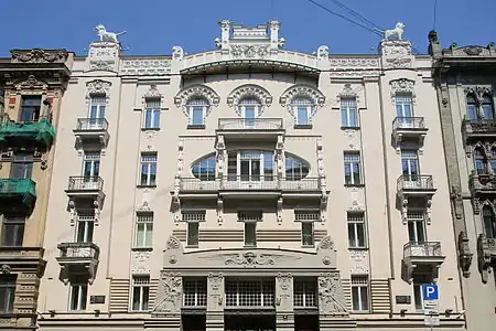 Building on Alberta iela 4