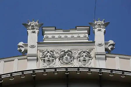 Building on Alberta iela 4