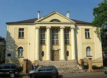 Villa at Ossoliński Alley 7 (1927–1929). Registered on Kuyavian-Pomeranian Voivodeship heritage list. During the Nazi occupation, the building housed the Westpreussen seat of Selbstschutz of western Prussia, as well as the Abwehr. After World War II, it was used by NKVD, and between 1947 and 2004, by a delegation of Polish Supreme Audit Office.