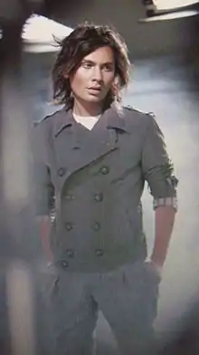 Alex Luna while performing single Noch