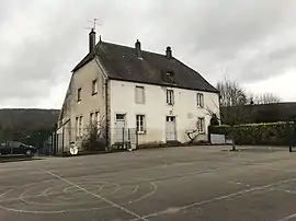 The town hall in Amange