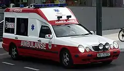A former ambulance in the color scheme that existed until 2005.