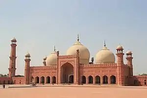 Badshahi Mosque front picture