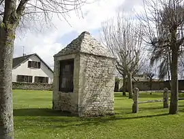 A covered well in Banville
