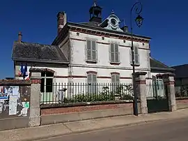 The town hall in Baudreville