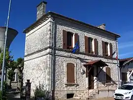 The town hall in Beauziac