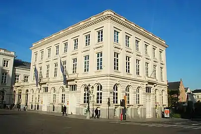 Hôtel du Lotto or Hôtel Altenloh (no. 1–2)