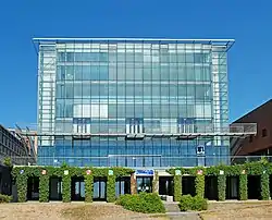 Western facade facing the lake.