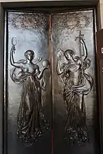 Biblioteca Boston puertas bronce 05