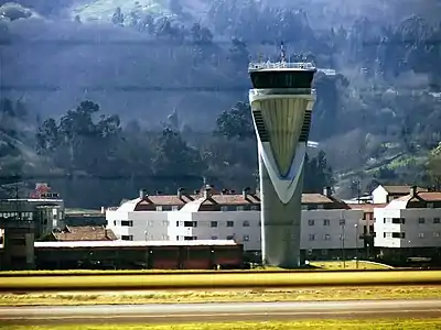 Bilbao Airport control tower (1990–2000)