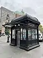 Elevator kiosk, serving the IRT Broadway–Seventh Avenue Line and the northbound platform of the IRT Eastern Parkway Line.