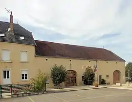 The town hall in Bougnon