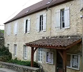 The town hall in Bouzic