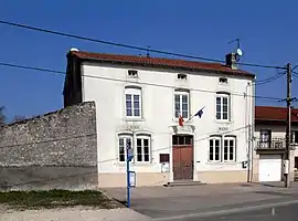 The town hall in Bralleville