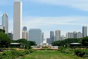 Image 41Buckingham Fountain, looking north in 2005 (from Culture of Chicago)