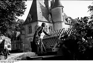 Reihenwerfer mounted on an armoured SOMUA MCG halftracked vehicle