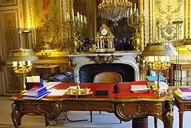 The President's desk in the Salon Doré (Golden Room) in 2008, during the presidency of Nicolas Sarkozy