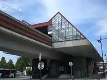 Oscar Lambret metro station
