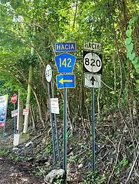 PR-823 at its junction with PR-820 in Río Lajas