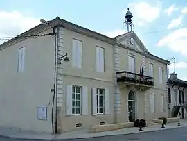 The town hall in Castets-en-Dorthe
