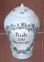 Chantilly pharmacological jar, with Kakiemon designs, 1725-1751.