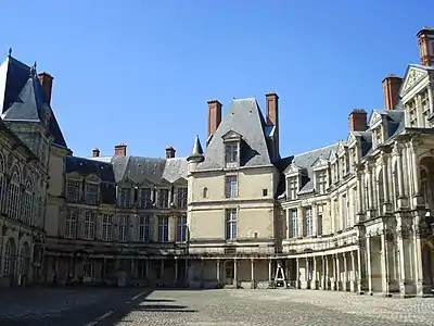 The Oval Courtyard, with the Medieval donjon, a vestige of the original castle where the King's apartments were located, in the center.