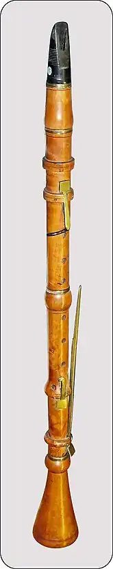 Early Clarinet with 4 keys (c. 1760).