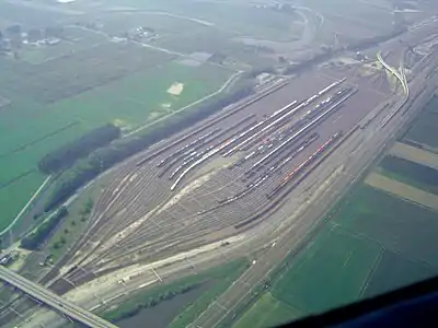 Kijfhoek, Netherlands, seen from 1,000 feet (305&nbsp;m). Hump is at upper right.