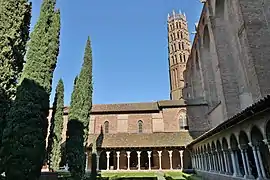 Cloister (14th c.) and bell tower (1298) of the Jacobins.