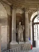 Columns from the château, taken to the rotonda of the Senate par Chalgrin