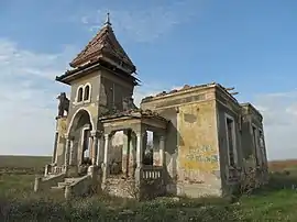 Abandoned house in Deveselu