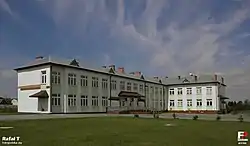 Elementary school building in Dąbrówka Podłężna