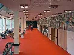 First floor with the wall frieze Unser sozialistisches Leben