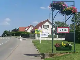The road into Daix