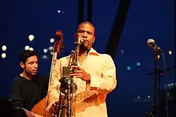 Sánchez with Ricardo Rodriguez on double bass