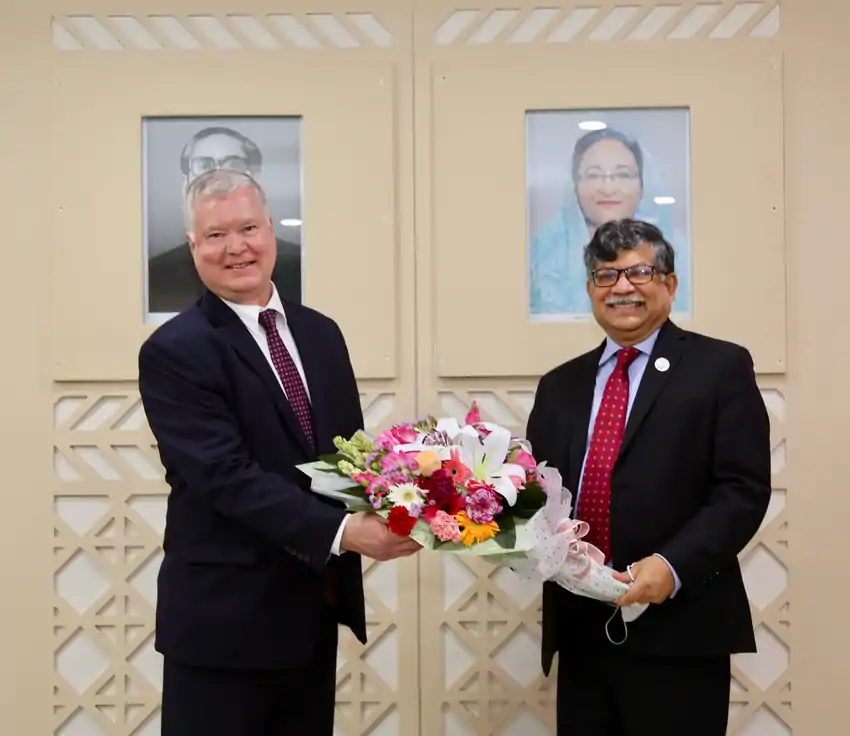 Deputy_Secretary_Biegun_Arrives_in_Dhaka_(50505173107).png