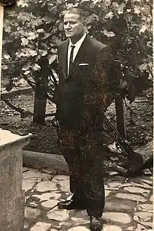 Diógenes Lara standing tall