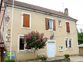 The town hall in Doissat