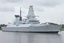 HMS&nbsp;Duncan with fully enclosed mainmast to reduce RCS