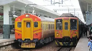 EMU100 in Taitung with newest DMU DR3100 type (right)