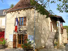 The town hall in Fajoles