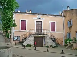 Flassan's town hall