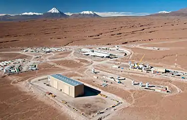 Flying above the ESO's Atacama Large Millimeter Array site
