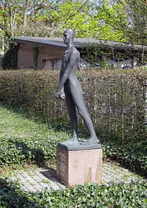 Freedom Fighters, replica of the sculpture from 1947, which has stood in Bremen near the Ostertorwache since 1984 and is dedicated to Cremer's executed friends from the Berlin Red Orchestra ("Rote Kapelle").